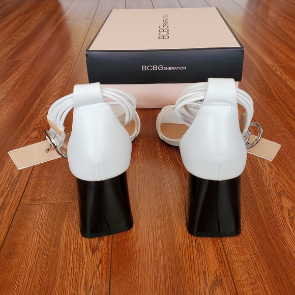 BCBG Generation White Strappy Sandals 6.5 - Picture 5 of 5